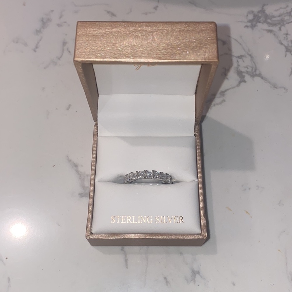 GIOELLI DESIGNS - New, never worn sterling silver Diamond-like ring, cz. Size 7